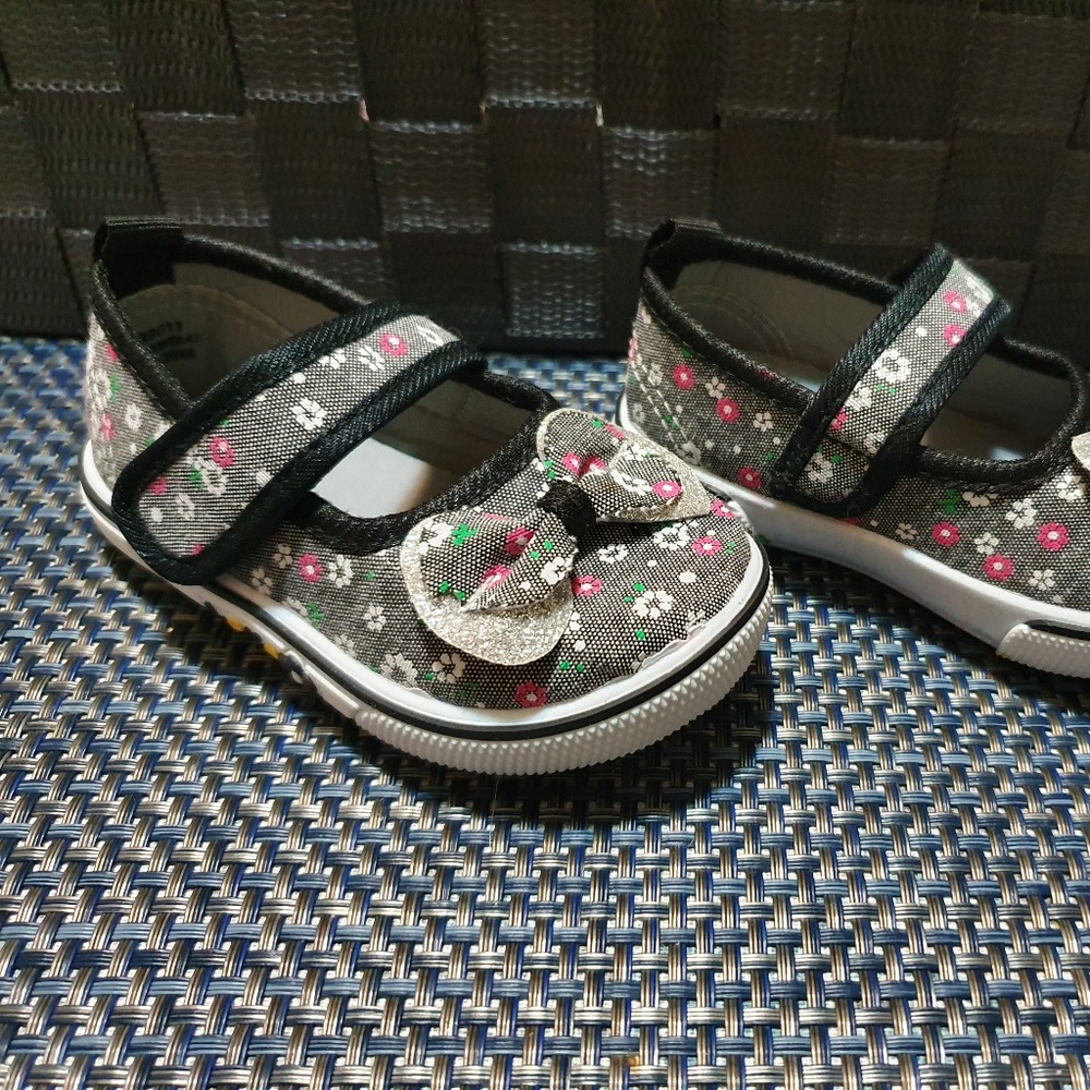 Toddler Girls Shoes - Size 5